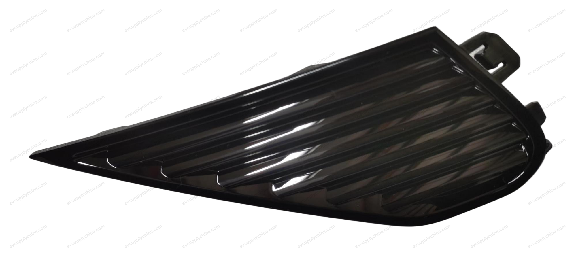 Rear bumper right side air curtain trim