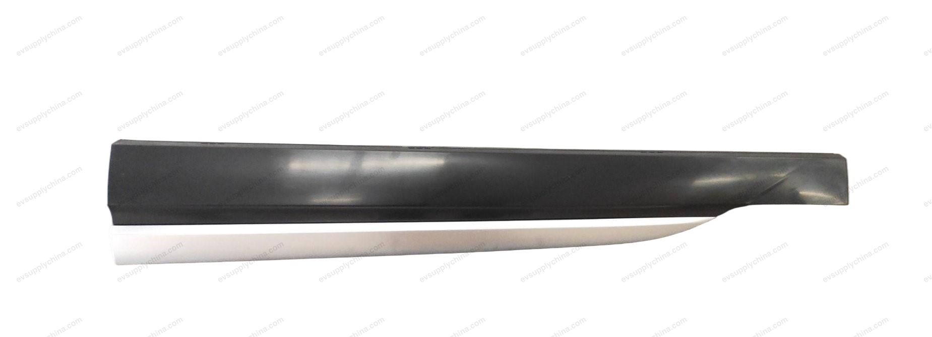 Left front door trim assembly