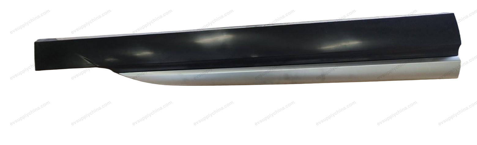 Right front door trim assembly