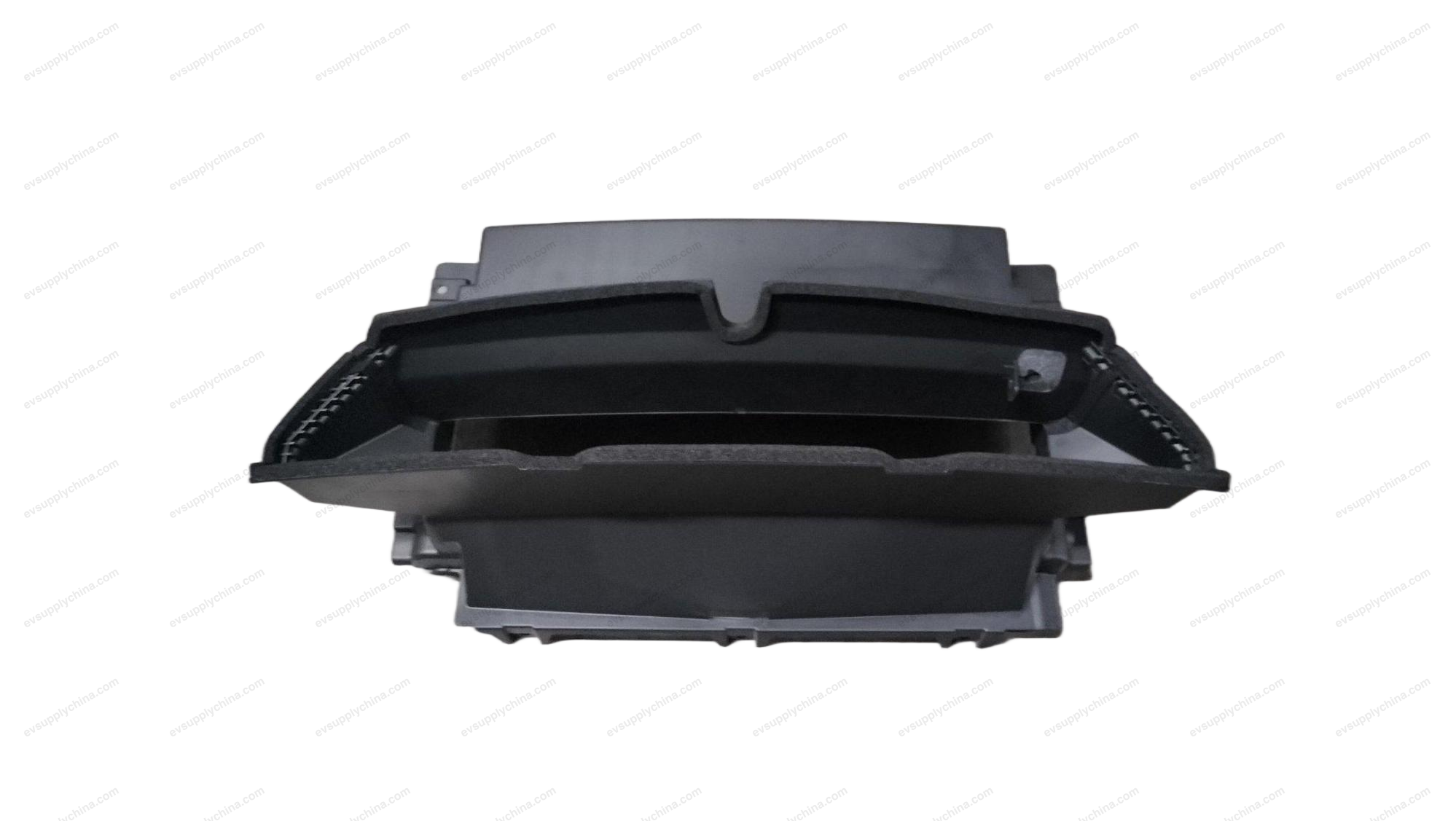 Fully enclosed deflector assembly