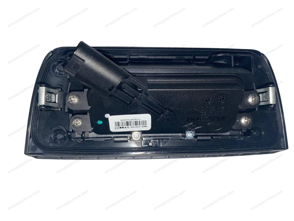 luggage lid open