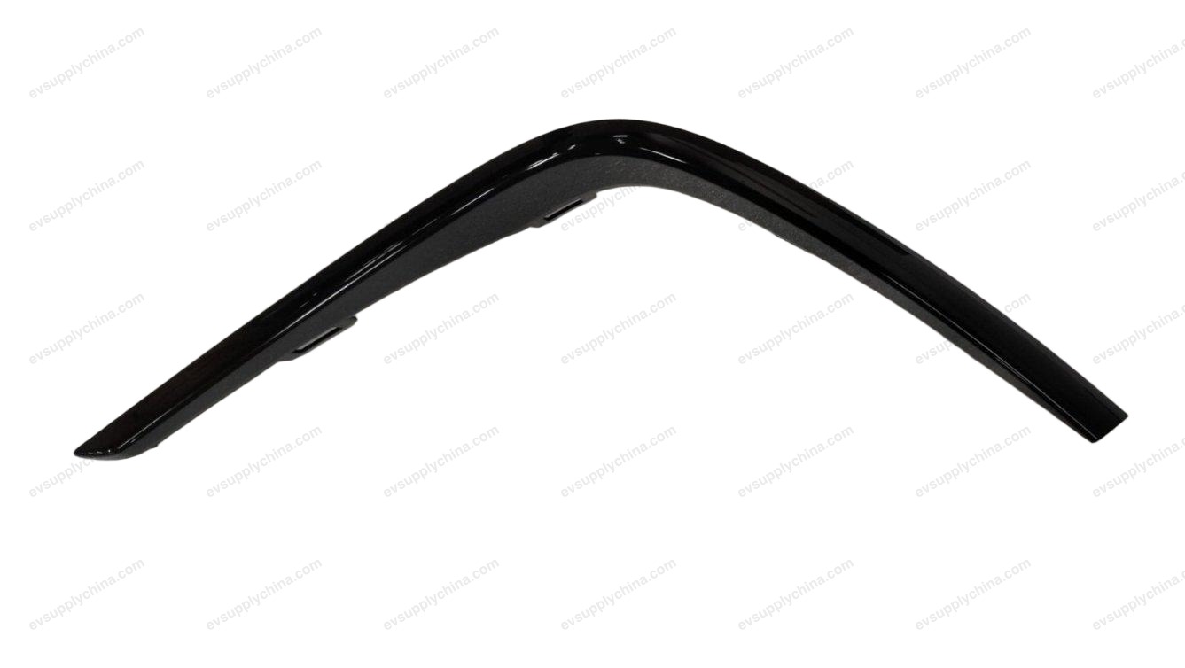 Rear bumper upper right trim piece