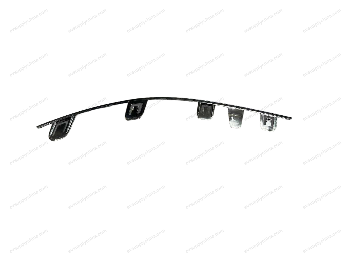 Front bumper left bright trim