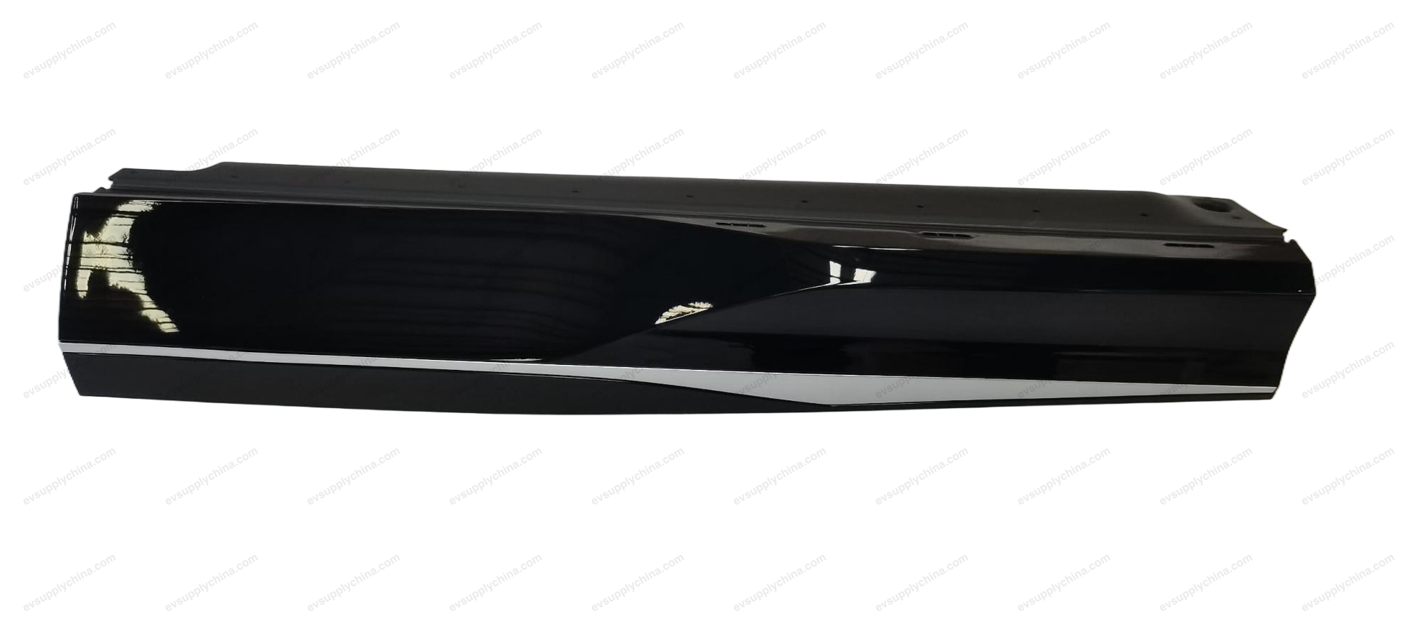Right rear door skirt assembly