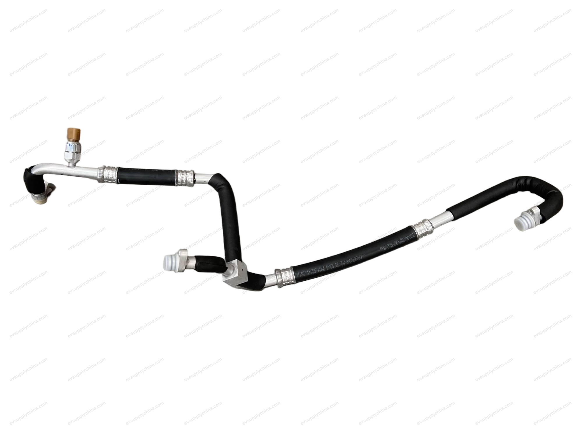 Compressor suction pipe and refrigerant rigid pipe assembly