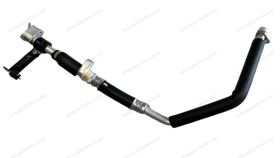 Compressor suction pipe and refrigeration rigid pipe assembly I