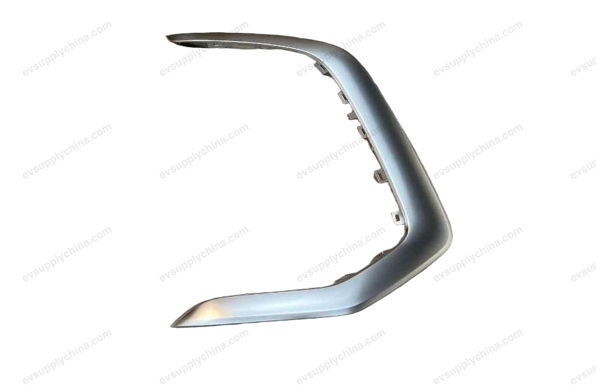Front bumper body right trim piece