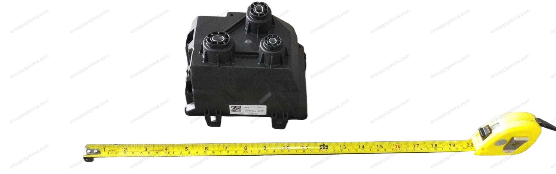 Lower bracket of front compartment electrical distribution box — Denza D9
