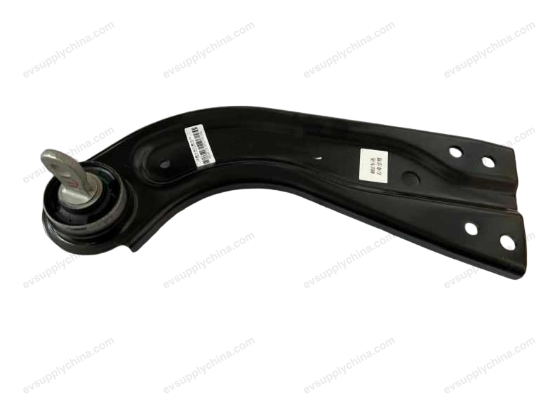Rear right traction arm assembly