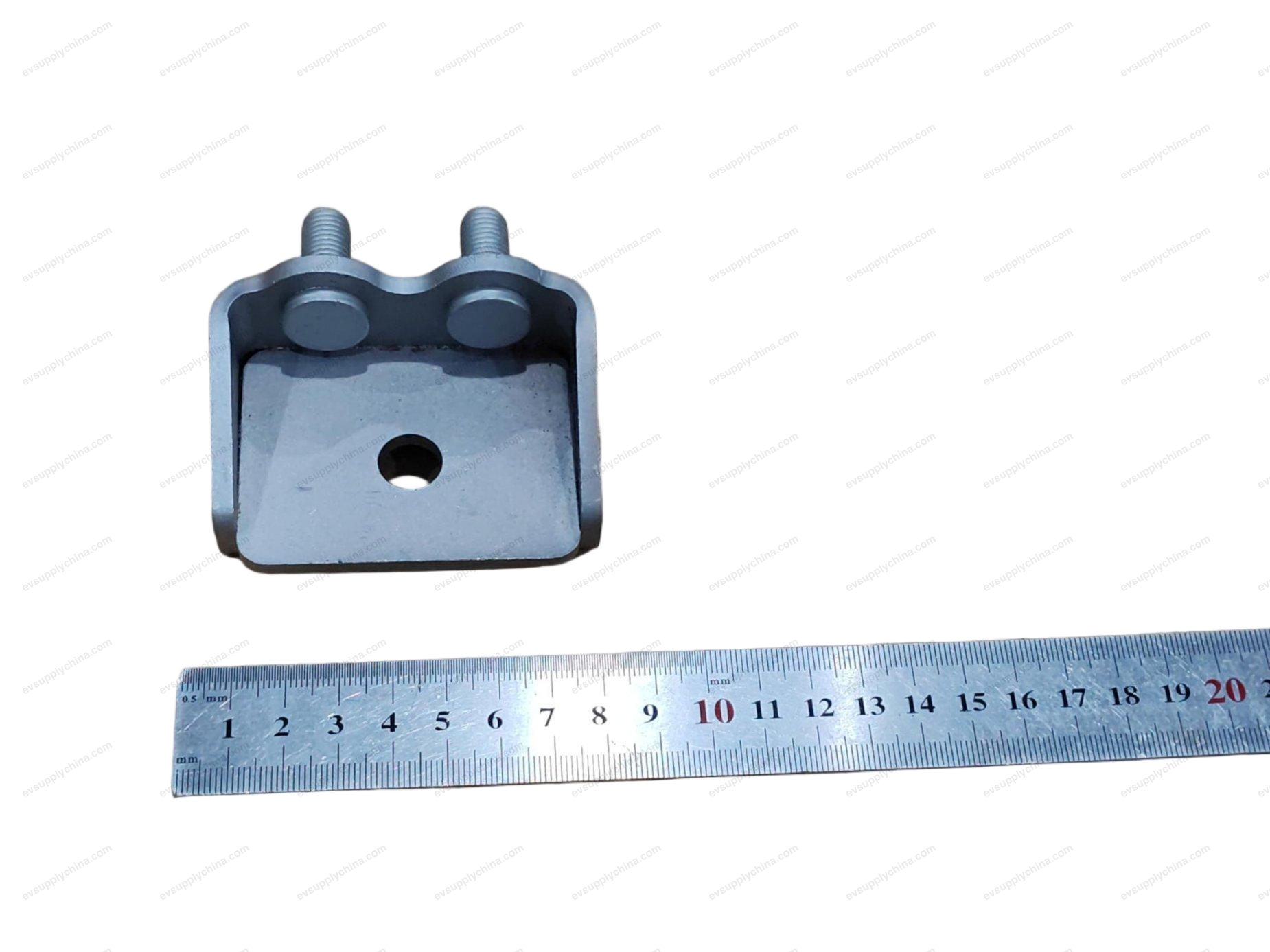 Rear stabilizer bar tie rod bracket assembly