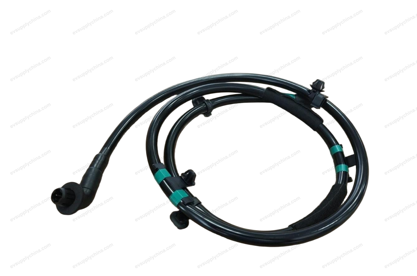 Right rear water pipe assembly