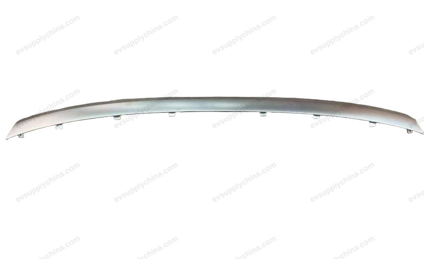 Upper trim strip of front grille