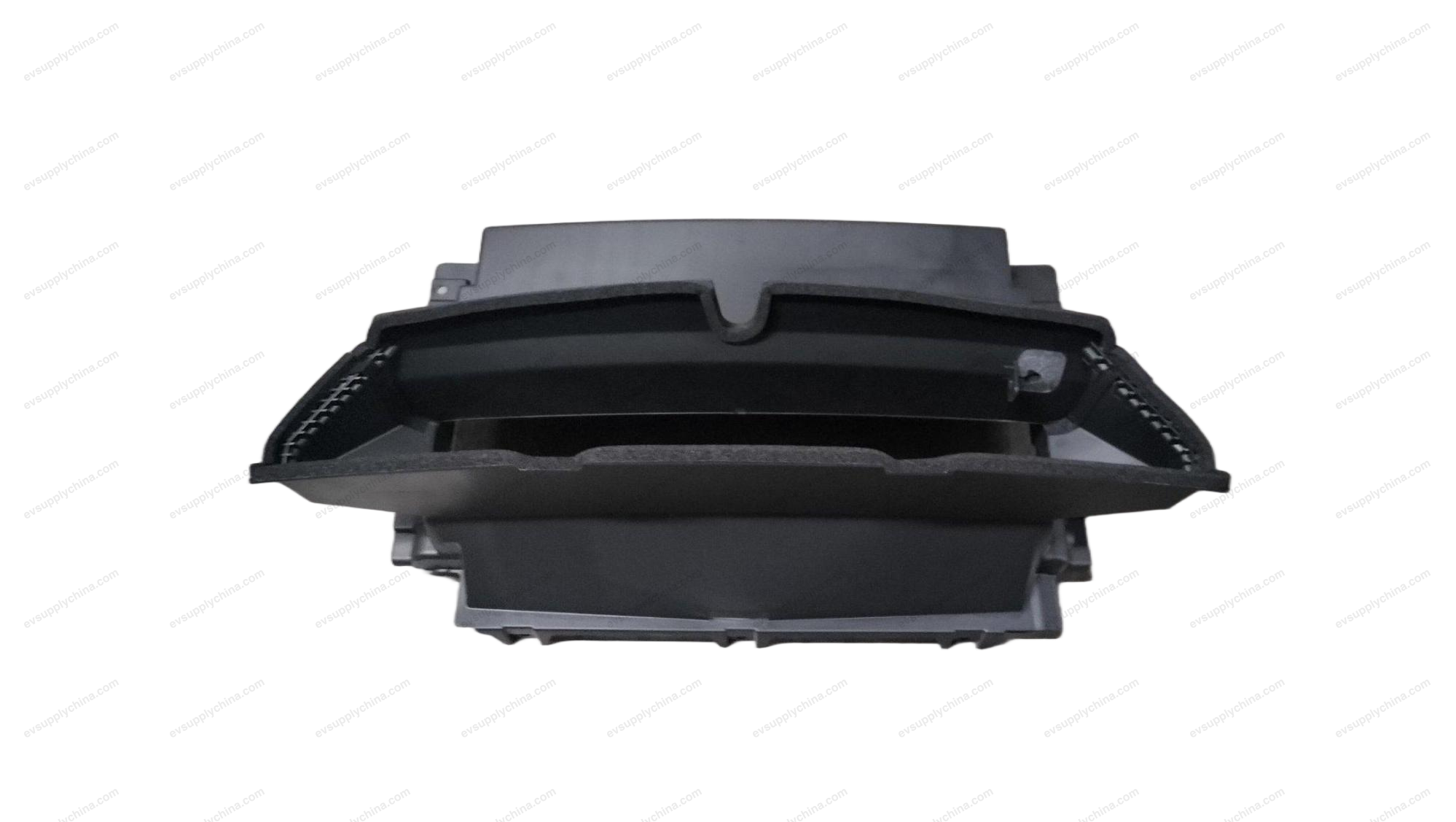 Fully enclosed deflector assembly — BYD Dolphin