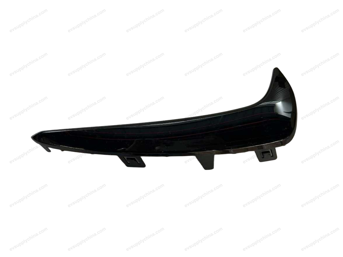 Front bumper right trim — BYD Sealion 7