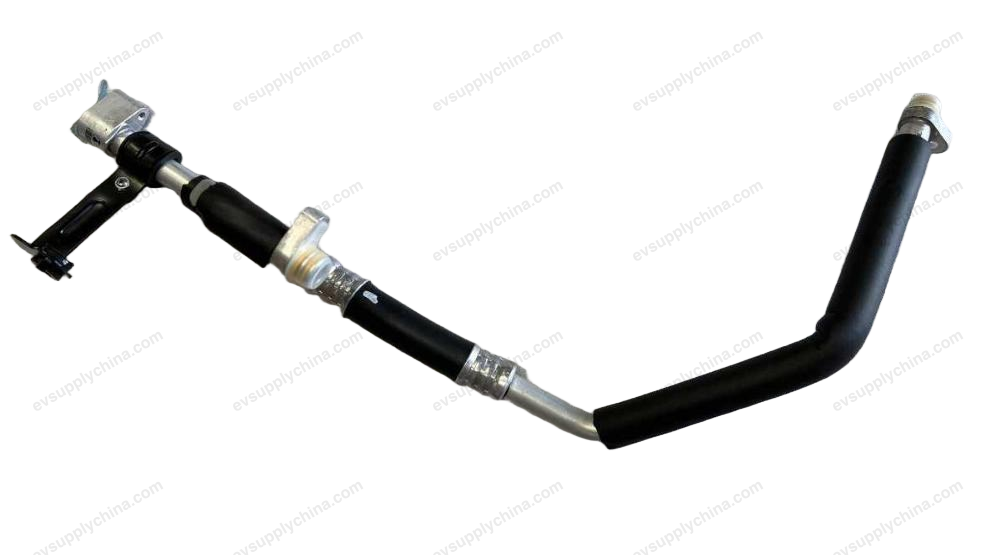 Compressor suction pipe and refrigeration rigid pipe assembly I — Denza D9