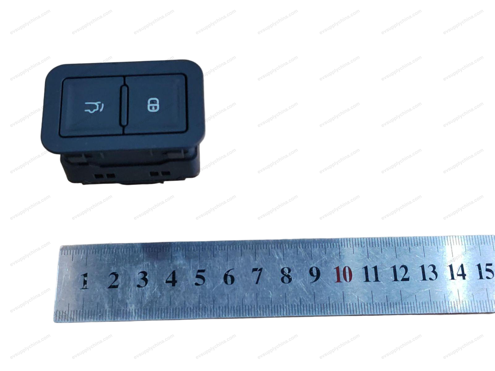 Electric tailgate closing switch — Denza D9