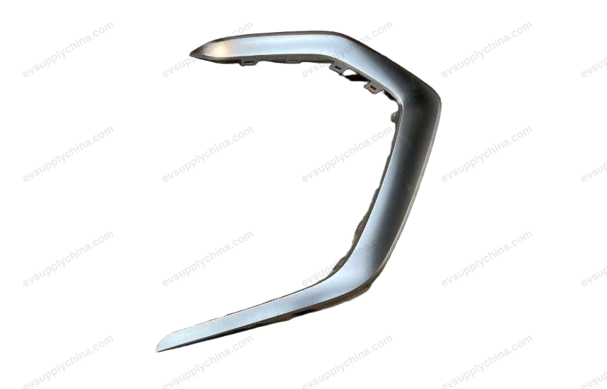 Front bumper body left trim piece — Denza D9