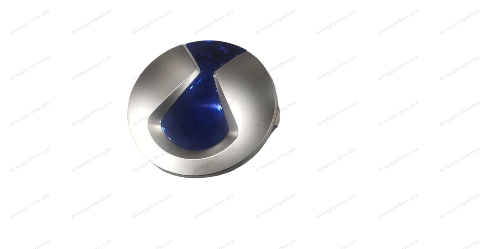 Front logo assembly — Denza D9