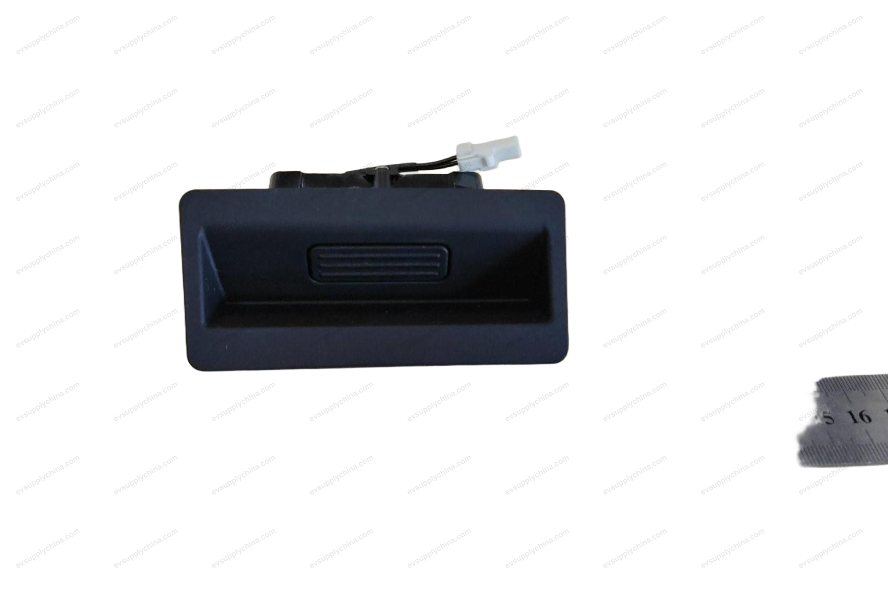 luggage lid open — Denza D9