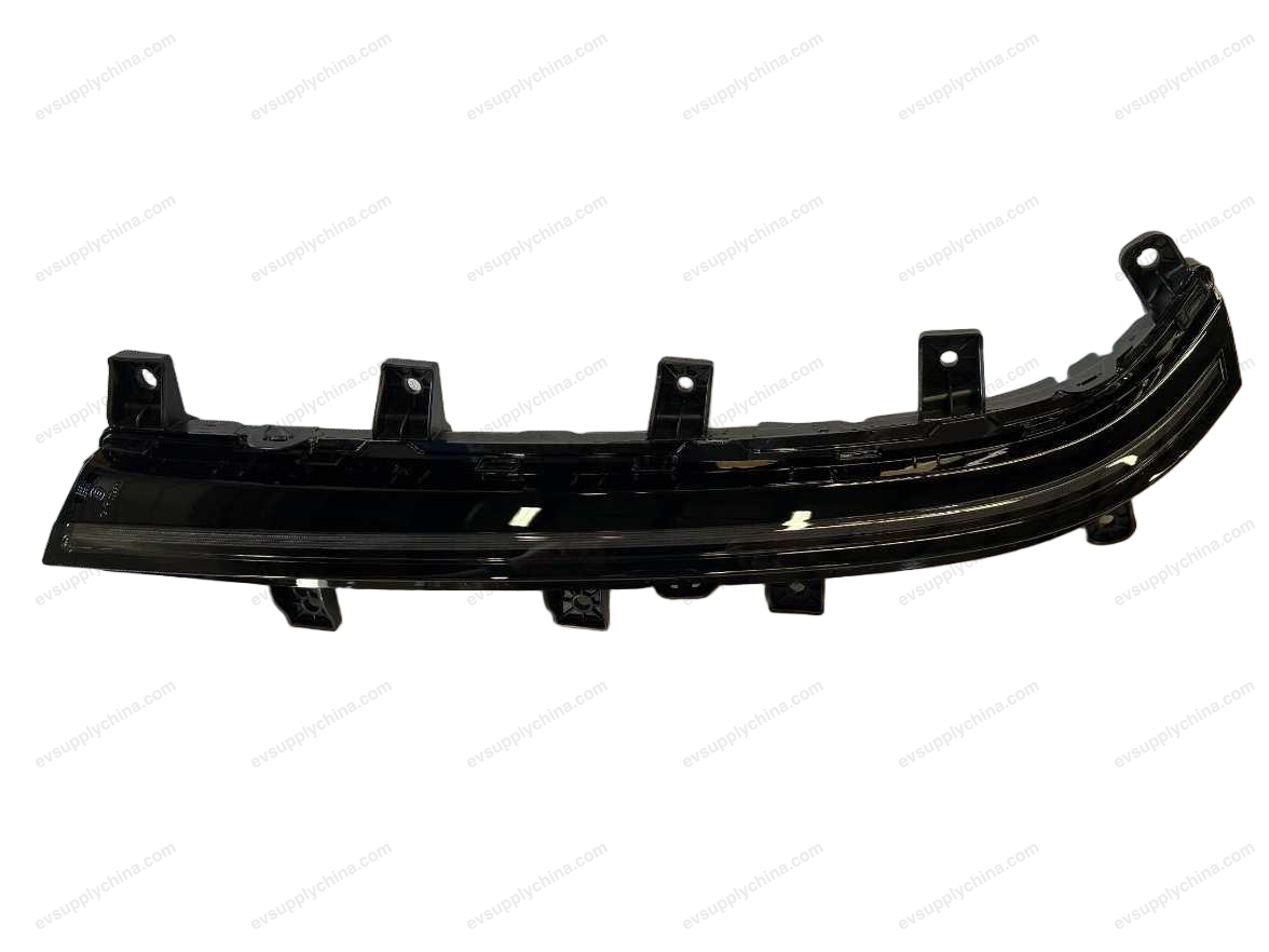 Right front center position light — Denza D9