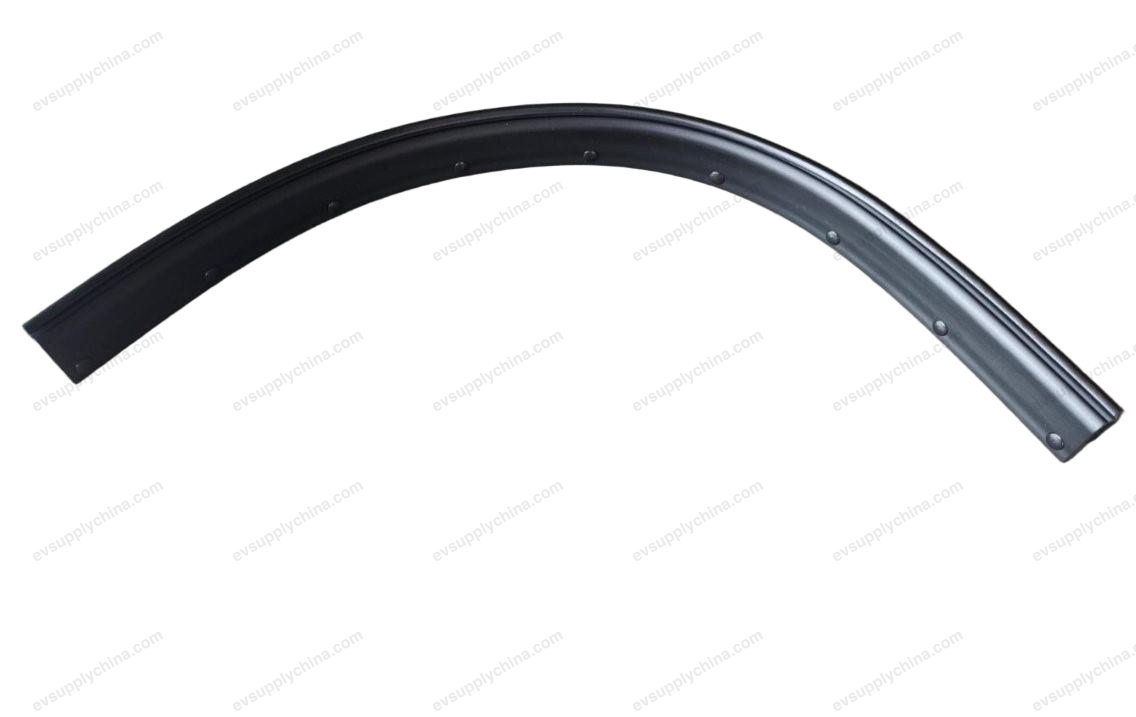 Seam strip on back door — Denza D9